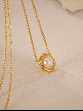 Gold Trim Pearl Necklace (7796)
